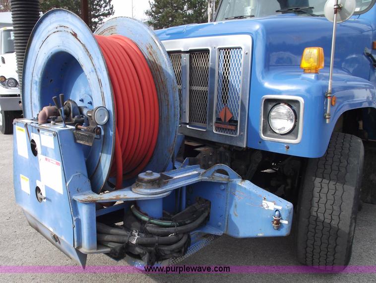 image for item 5595 2000 International Series 2554 Vac-Con truck