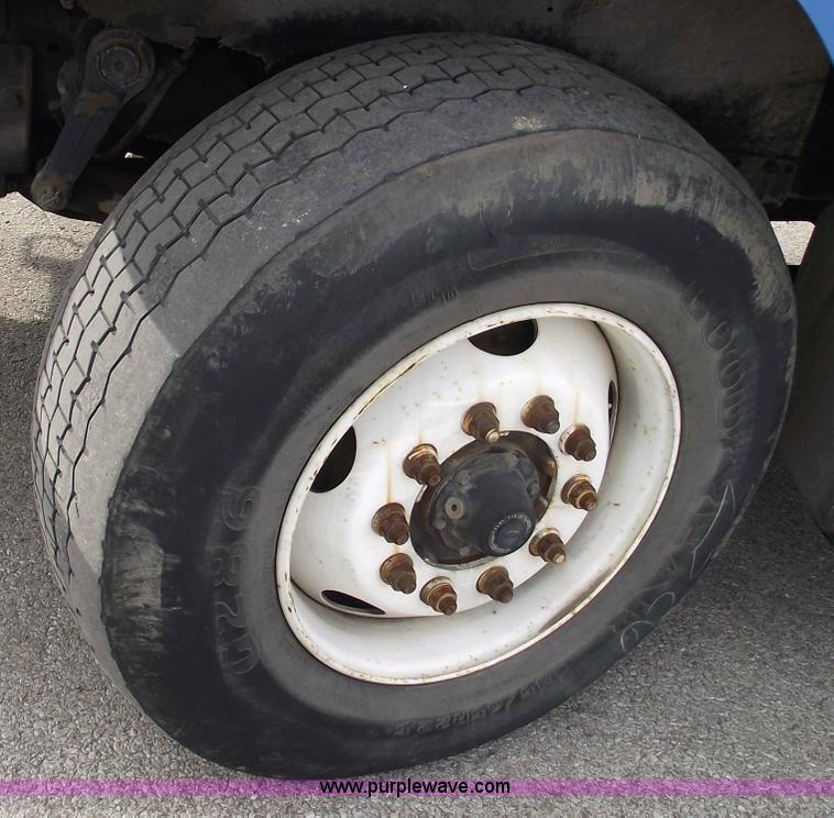 image for item 5595 2000 International Series 2554 Vac-Con truck