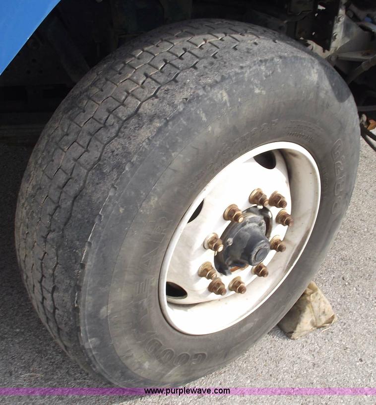 image for item 5595 2000 International Series 2554 Vac-Con truck