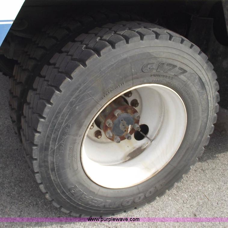 image for item 5595 2000 International Series 2554 Vac-Con truck