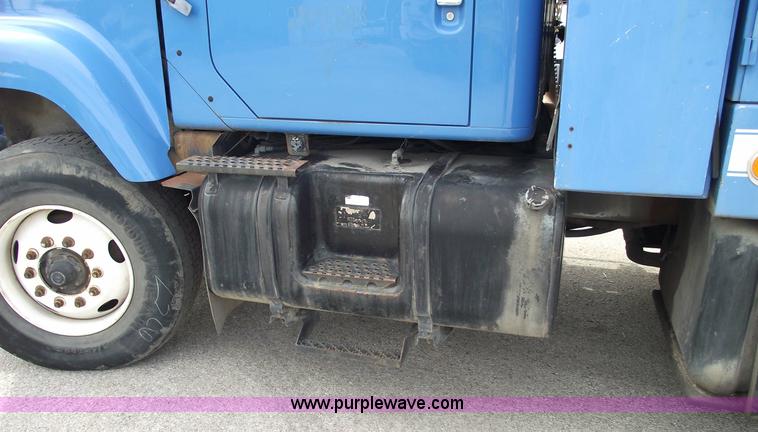 image for item 5595 2000 International Series 2554 Vac-Con truck