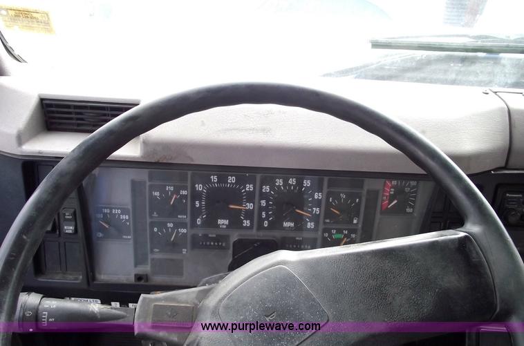 image for item 5595 2000 International Series 2554 Vac-Con truck