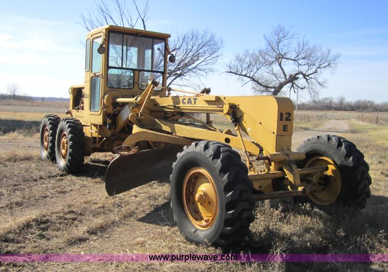 image for item 5603 1964 Caterpillar 12E motor grader