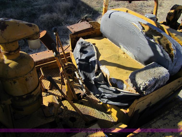 image for item 5606 Caterpillar D7 dozer