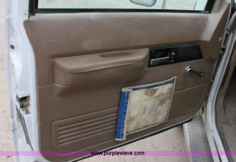 image for item 6549 1994 Chevrolet Cheyenne 3500 crane truck