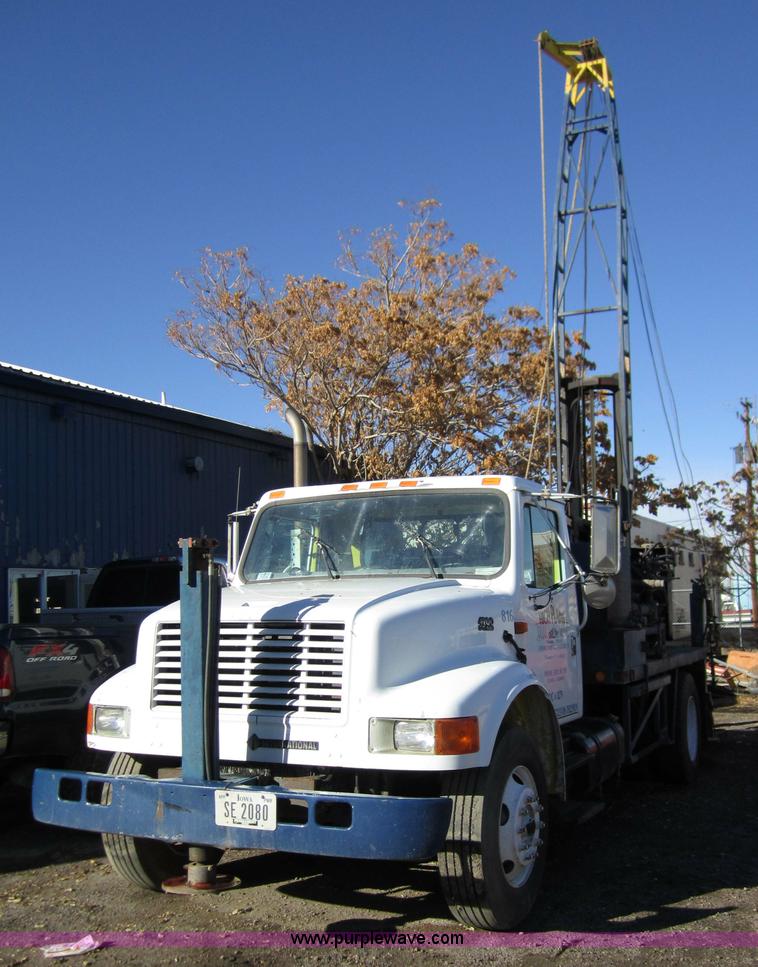 image for item 7521 1996 International 4900 truck with mobile drill