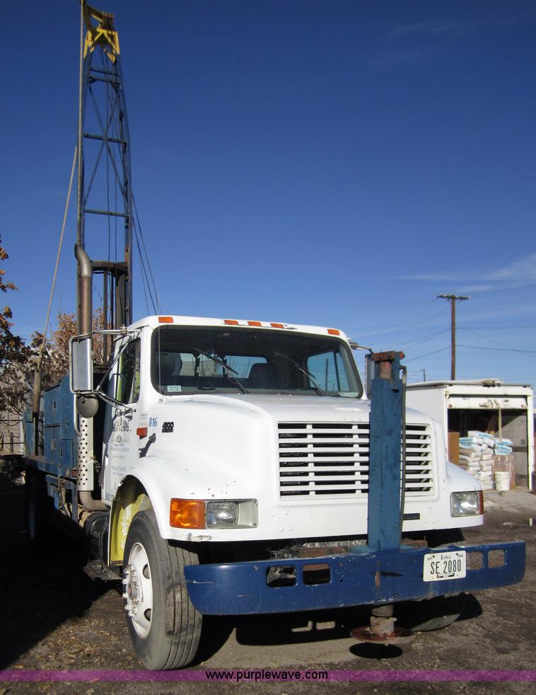image for item 7521 1996 International 4900 truck with mobile drill