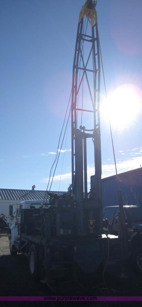image for item 7521 1996 International 4900 truck with mobile drill