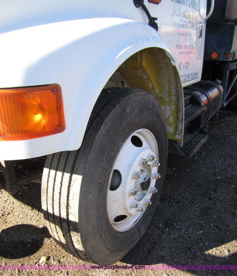 image for item 7521 1996 International 4900 truck with mobile drill