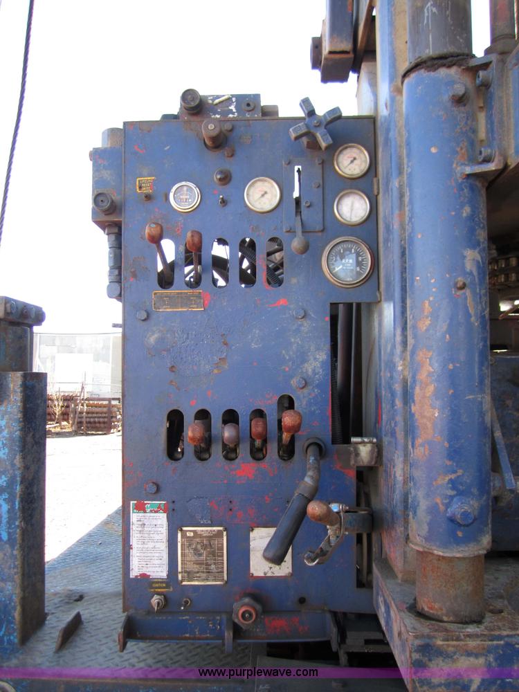 image for item 7521 1996 International 4900 truck with mobile drill