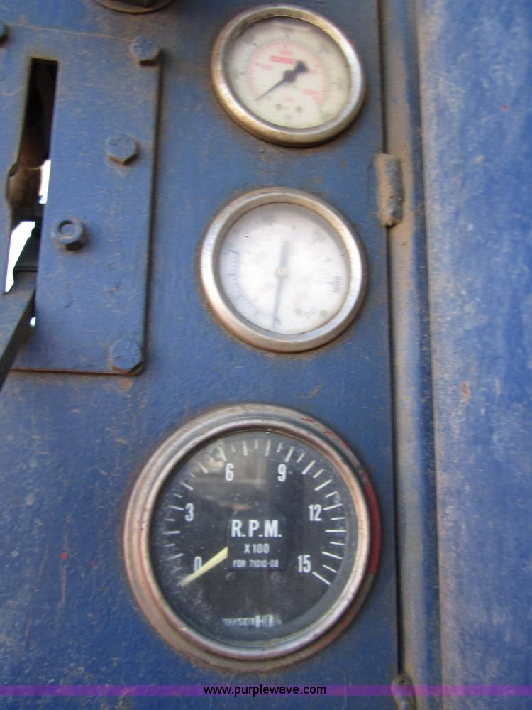 image for item 7521 1996 International 4900 truck with mobile drill