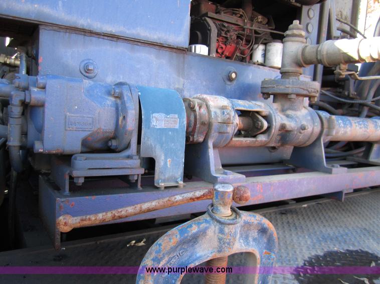 image for item 7521 1996 International 4900 truck with mobile drill