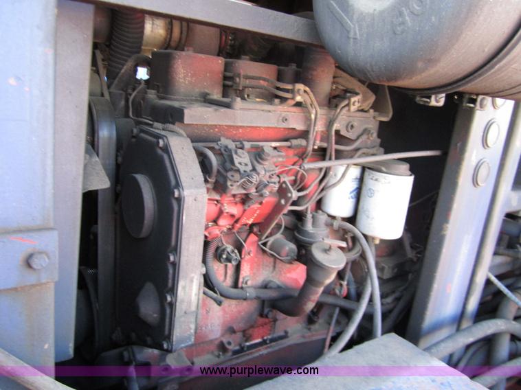 image for item 7521 1996 International 4900 truck with mobile drill