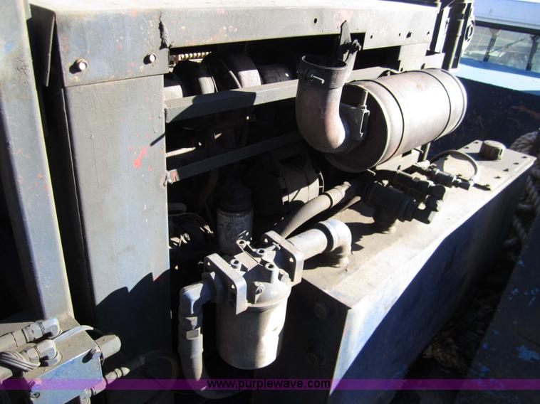 image for item 7521 1996 International 4900 truck with mobile drill