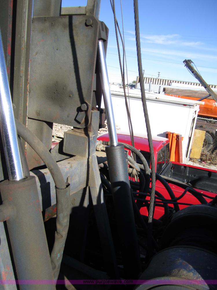 image for item 7521 1996 International 4900 truck with mobile drill