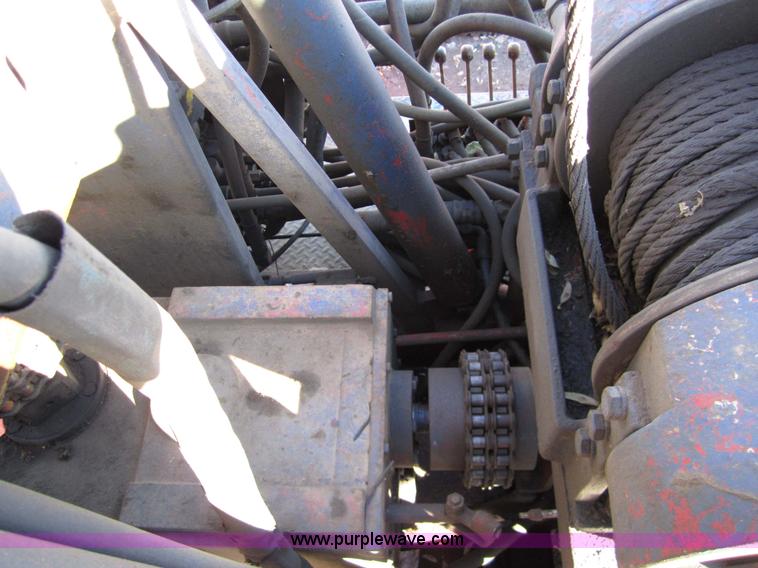 image for item 7521 1996 International 4900 truck with mobile drill