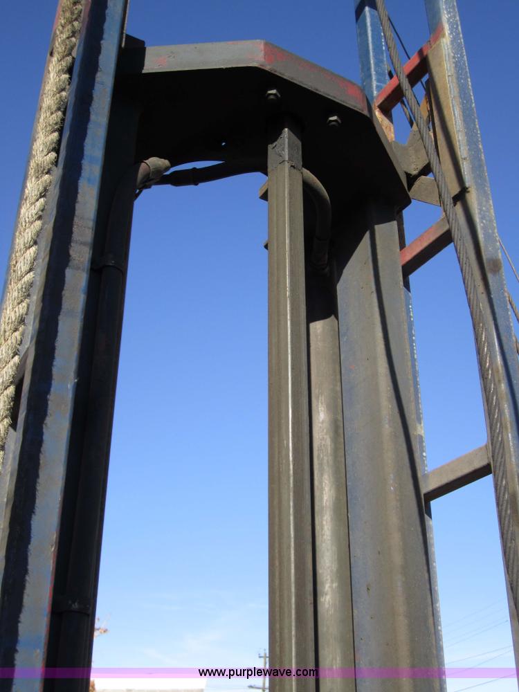 image for item 7521 1996 International 4900 truck with mobile drill