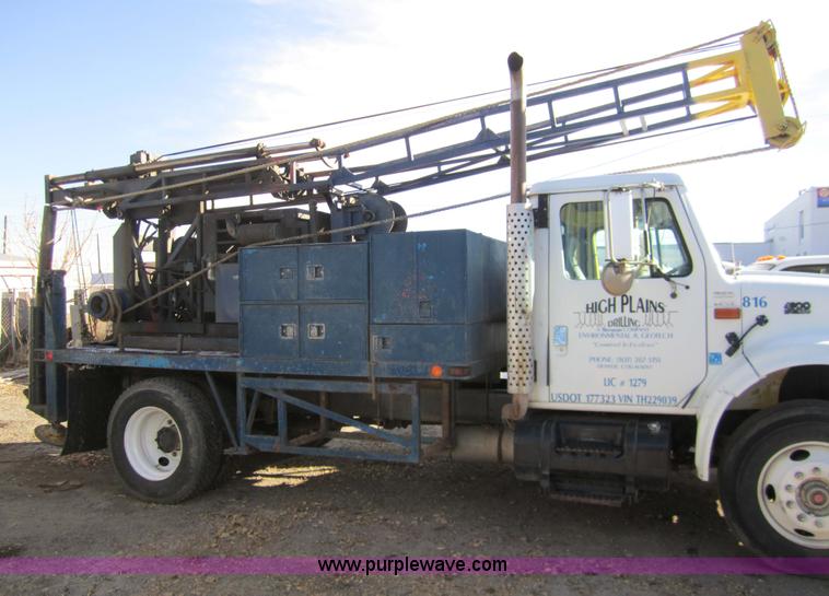 image for item 7521 1996 International 4900 truck with mobile drill