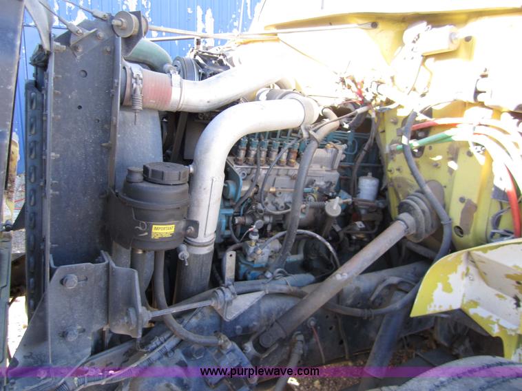 image for item 7521 1996 International 4900 truck with mobile drill