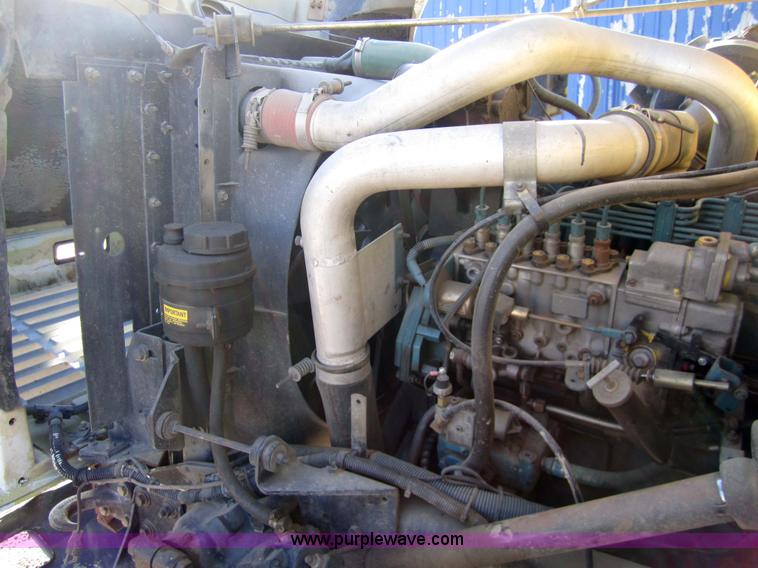 image for item 7521 1996 International 4900 truck with mobile drill