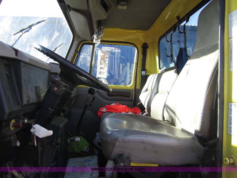 image for item 7521 1996 International 4900 truck with mobile drill