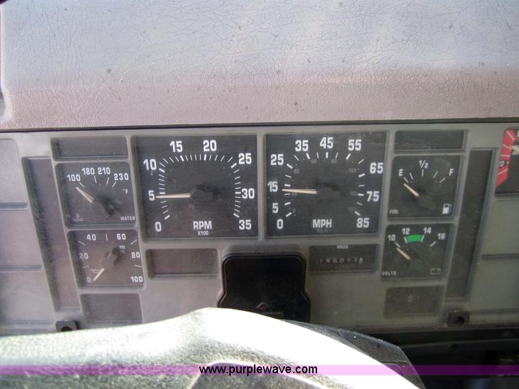 image for item 7521 1996 International 4900 truck with mobile drill