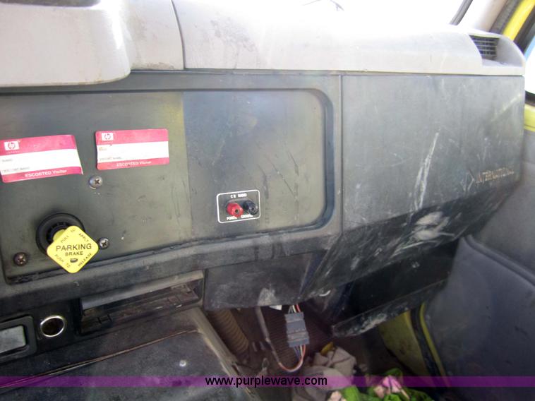 image for item 7521 1996 International 4900 truck with mobile drill