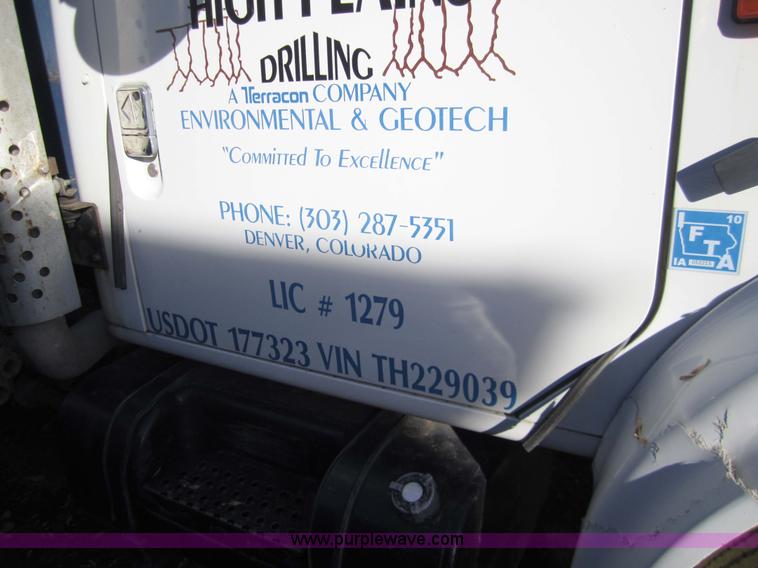 image for item 7521 1996 International 4900 truck with mobile drill