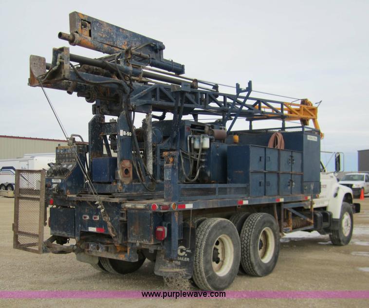 image for item 7522 1995 Ford FT900F truck with mobile drill