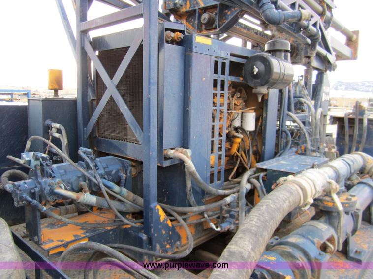 image for item 7522 1995 Ford FT900F truck with mobile drill