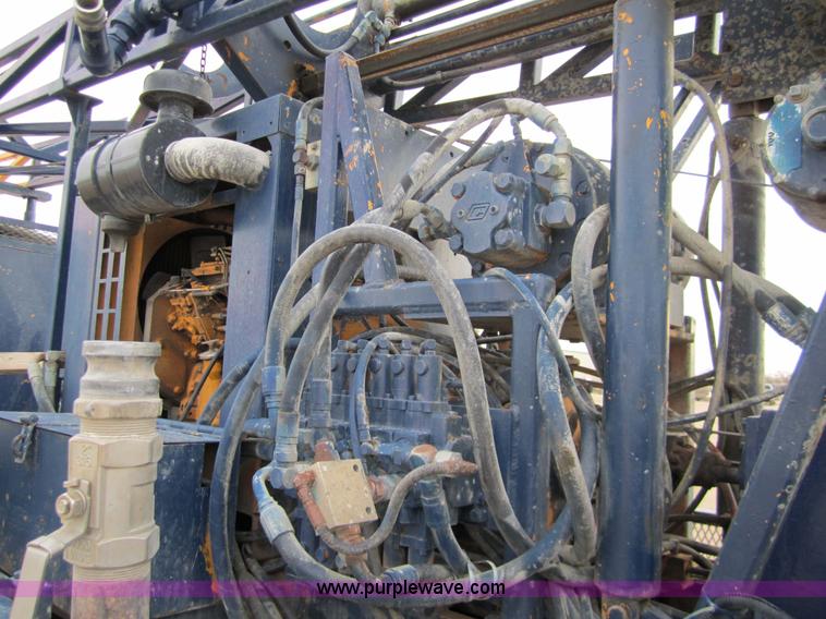 image for item 7522 1995 Ford FT900F truck with mobile drill