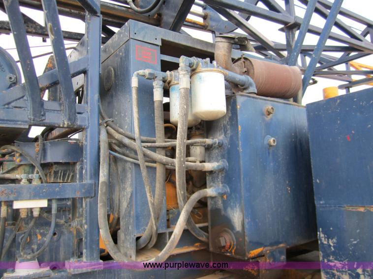 image for item 7522 1995 Ford FT900F truck with mobile drill