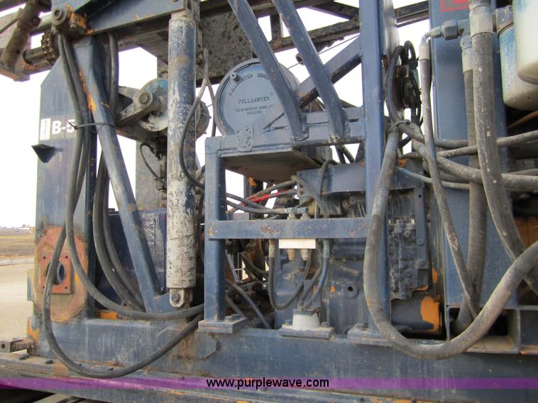 image for item 7522 1995 Ford FT900F truck with mobile drill