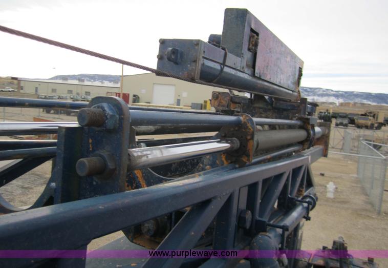 image for item 7522 1995 Ford FT900F truck with mobile drill