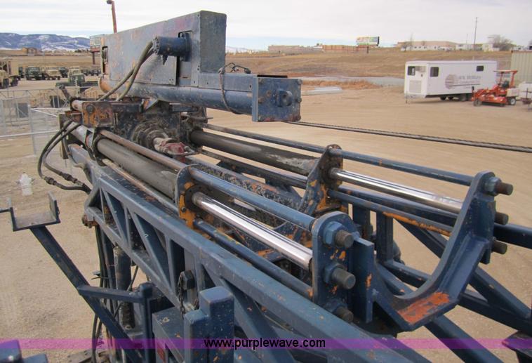 image for item 7522 1995 Ford FT900F truck with mobile drill