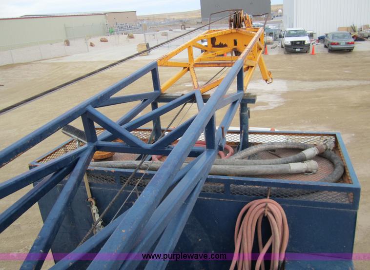 image for item 7522 1995 Ford FT900F truck with mobile drill