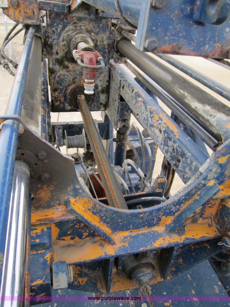 image for item 7522 1995 Ford FT900F truck with mobile drill