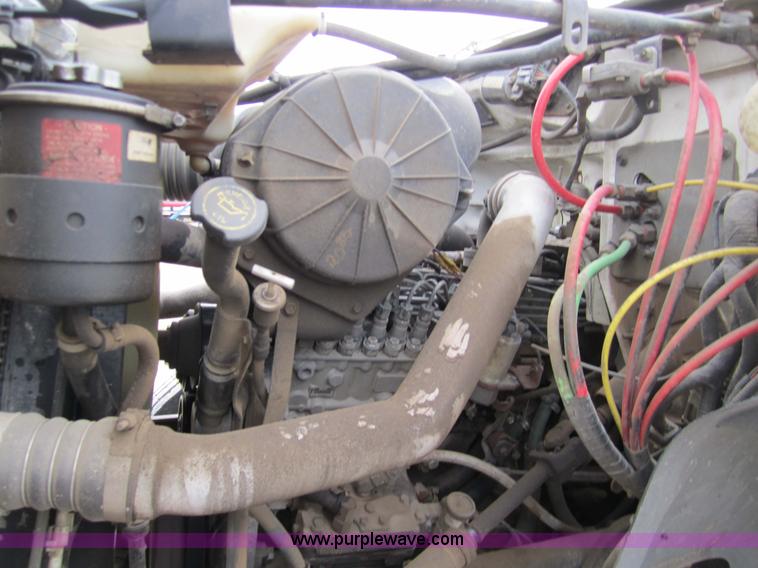 image for item 7522 1995 Ford FT900F truck with mobile drill