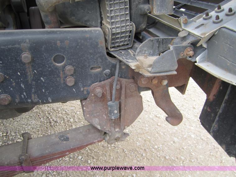 image for item 7522 1995 Ford FT900F truck with mobile drill