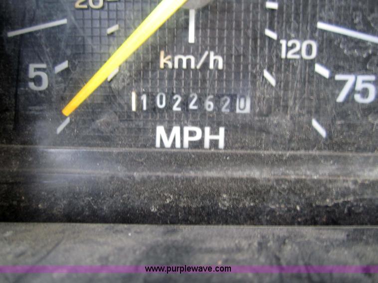 image for item 7522 1995 Ford FT900F truck with mobile drill