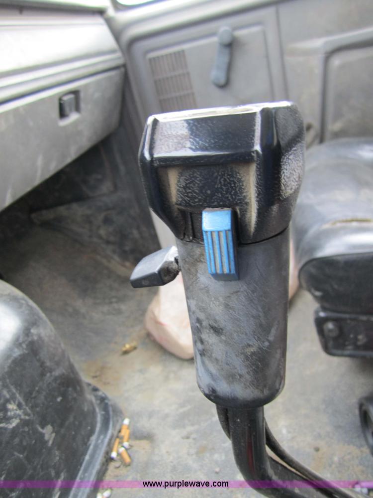 image for item 7522 1995 Ford FT900F truck with mobile drill