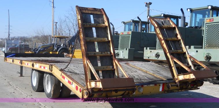 image for item 7768 1998 Dynaweld 30' flatbed trailer with dove-tail ramps