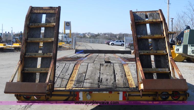 image for item 7768 1998 Dynaweld 30' flatbed trailer with dove-tail ramps