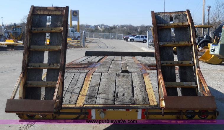 image for item 7768 1998 Dynaweld 30' flatbed trailer with dove-tail ramps