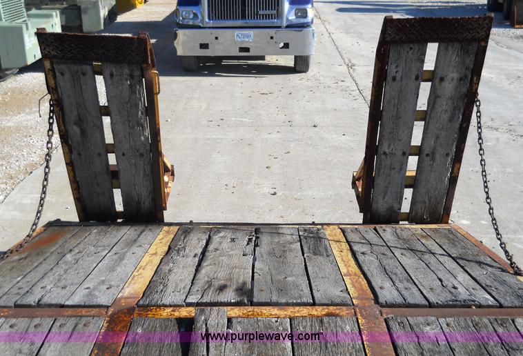 image for item 7768 1998 Dynaweld 30' flatbed trailer with dove-tail ramps