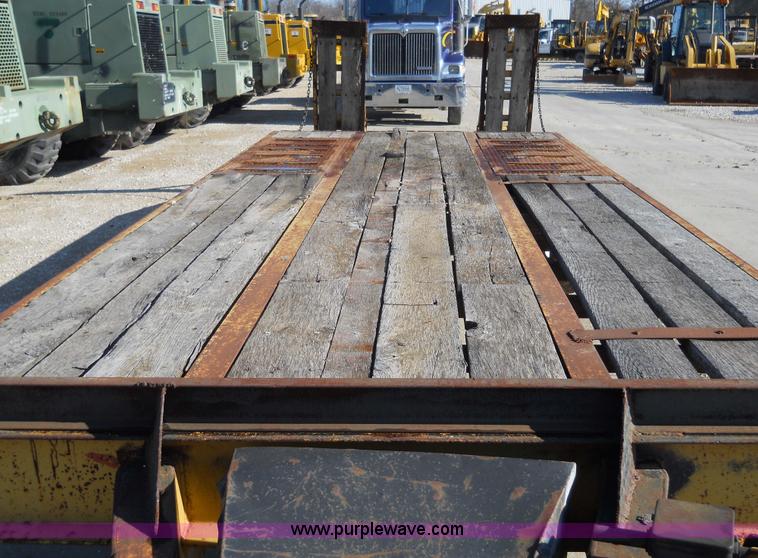 image for item 7768 1998 Dynaweld 30' flatbed trailer with dove-tail ramps