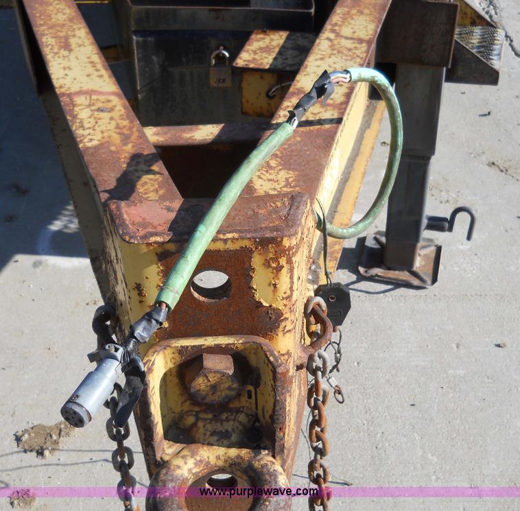 image for item 7768 1998 Dynaweld 30' flatbed trailer with dove-tail ramps