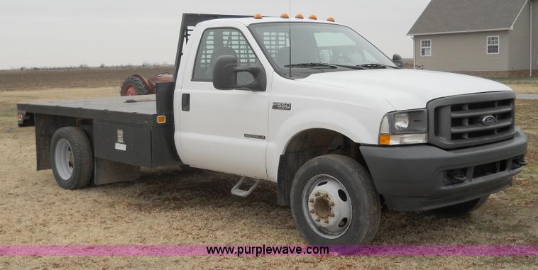 image for item 7769 2002 Ford F550 Super Duty flatbed truck