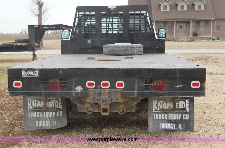 image for item 7769 2002 Ford F550 Super Duty flatbed truck