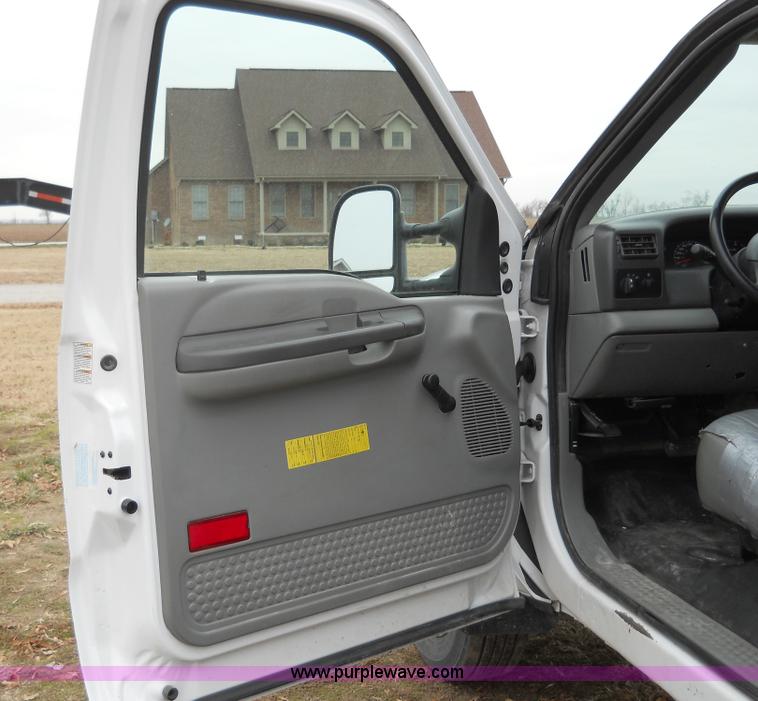 image for item 7769 2002 Ford F550 Super Duty flatbed truck